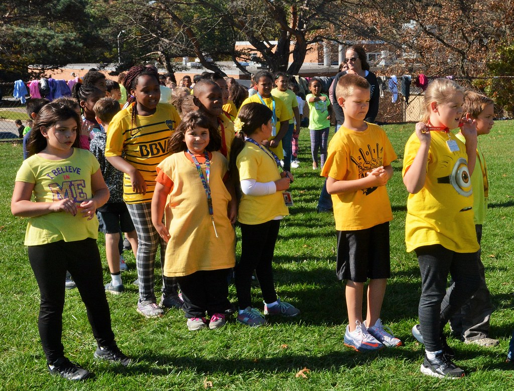 Peace Rainbow Red House Run Elem School Students Join Tog