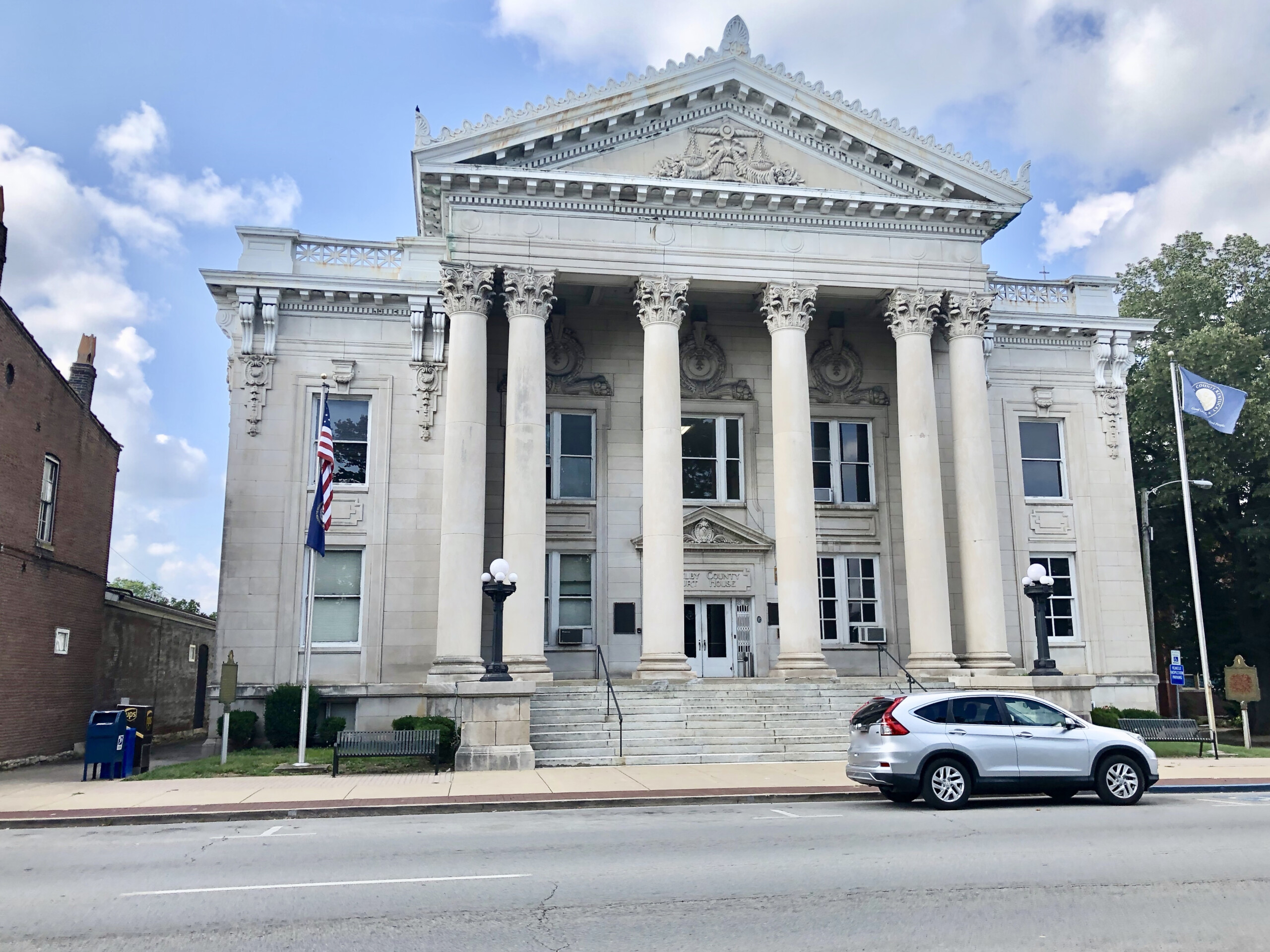 Photo The Shelby County Courthouse With Marker On Very Right 